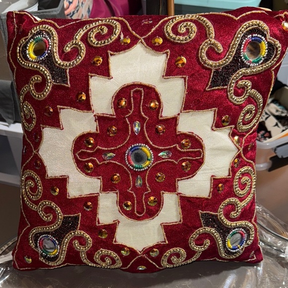 Elegant Red and White Embroidered Cushion - Picture 2 of 12